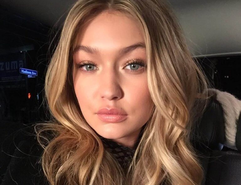 gigi hadid w domu w długich włosach