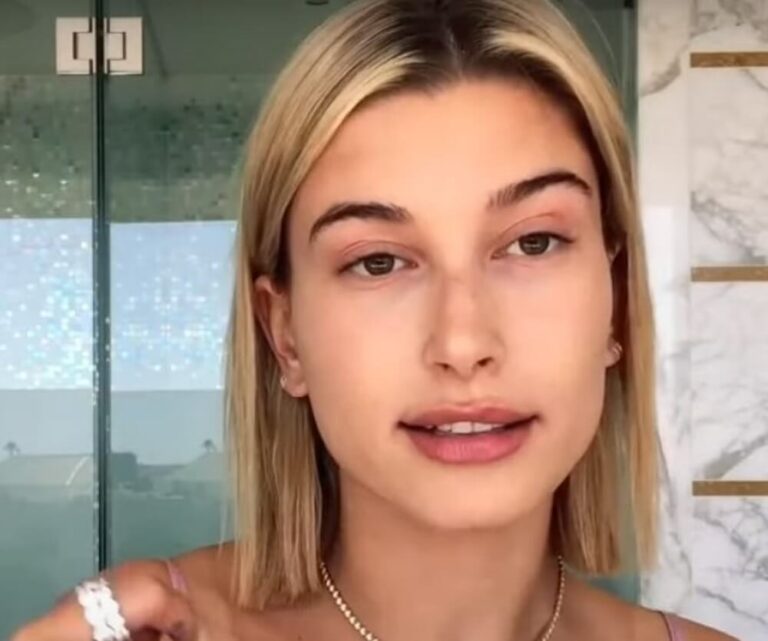 Hailey Bieber w mocnym makijażu