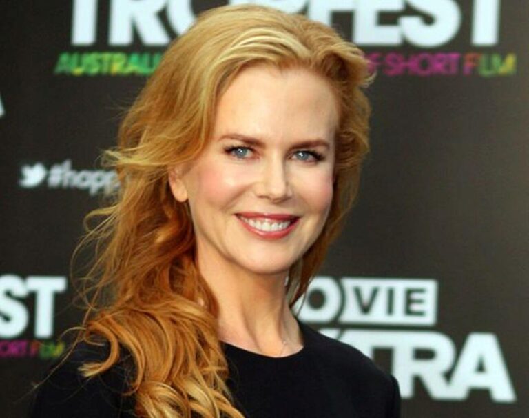 Twarz nicole kidman z pięknymi włosami