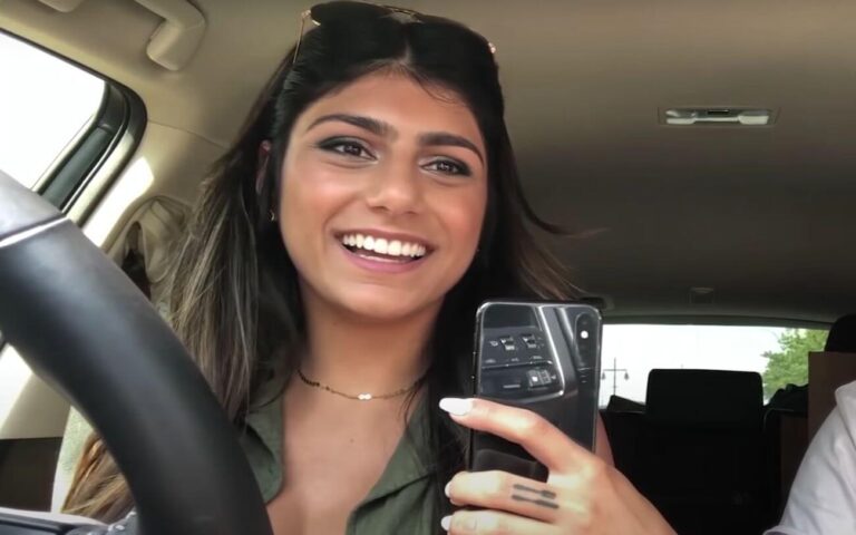 mia khalifa wykształcenie