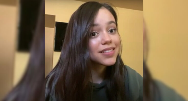 jenna ortega w pokoju