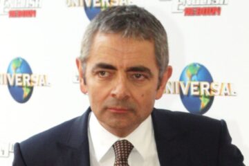 rowan atkinson majątek